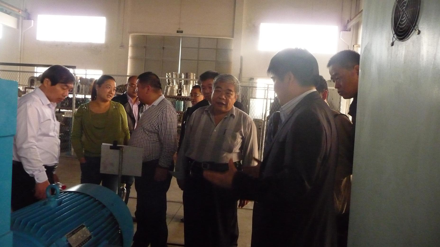 中塑協(xié)改性塑料專委會領導及年會代表一行到我公司參觀考察.jpg 中塑協(xié)改性塑料專委會領導及年會代表一行到我公司參觀考察.jpg